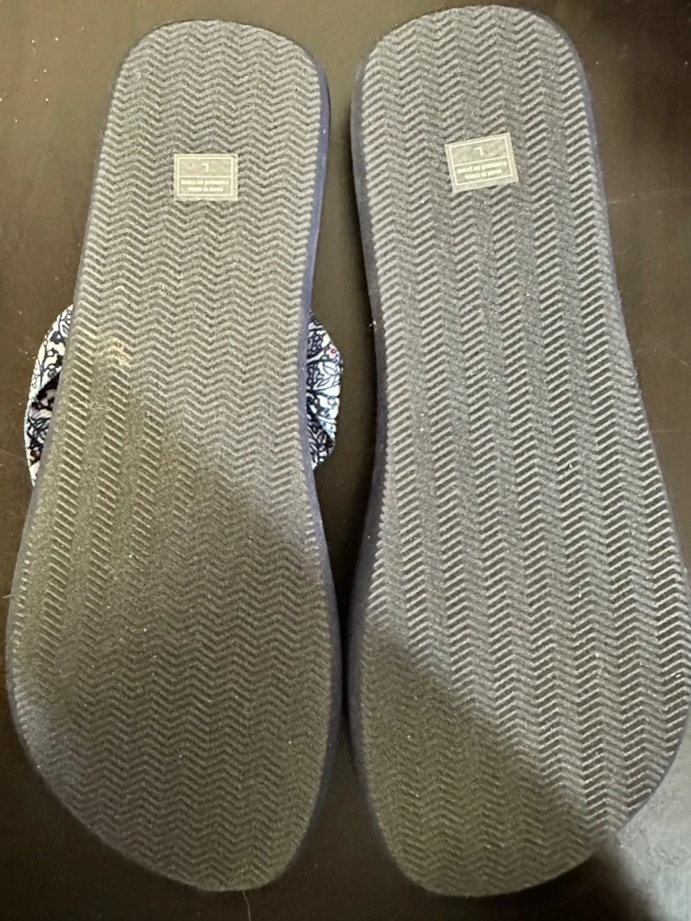 Vera Bradley women's flip-flops in the Maddalena Paisley pattern, size Large